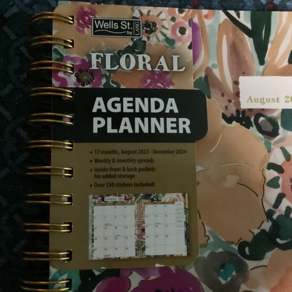 Floral Agenda Planner 2024 New 17 months August 2023-December 2024 - Picture 6 of 11